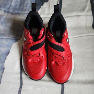 Nike Team Hustle D11 Basketball Shoes Boys Size 3.5Y DV8996-602 Red